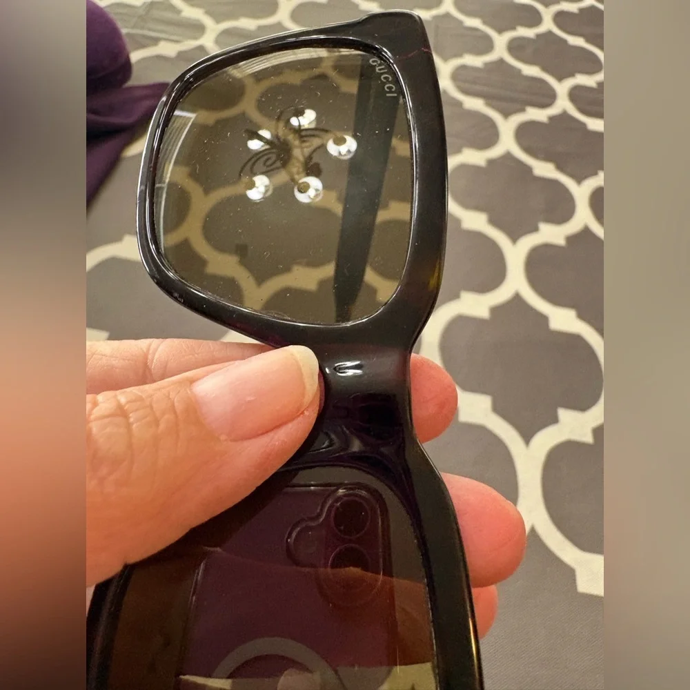 Gucci Women’s Black Sunglasses - Picture 10 of 11